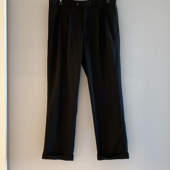 Allan Flusser black pleated and cuffed pants. 36/32
Ch - Picture 4 of 11